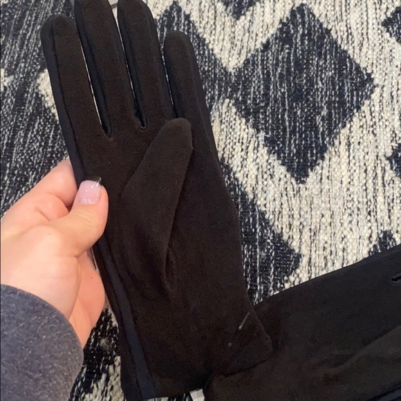 NWT Isotoner black stretch fleece women’s gloves - Picture 2 of 3